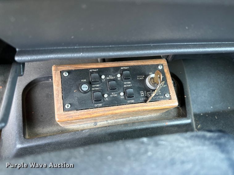 image for item OL9705 1995 GMC TopKick mobile command center truck