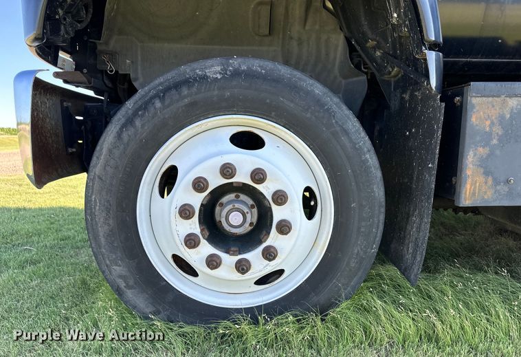 image for item OL9705 1995 GMC TopKick mobile command center truck