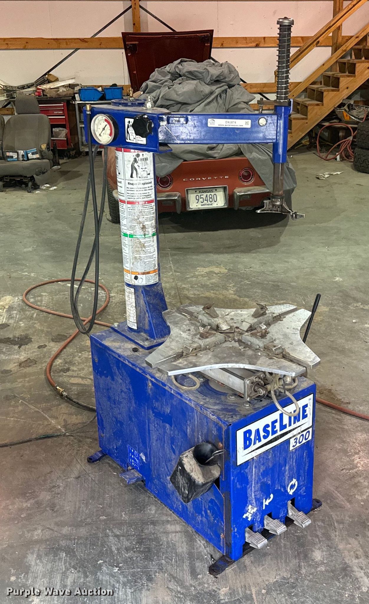 BaseLine 300 Tire machine in Oswego, KS Item DX0874 for sale Purple