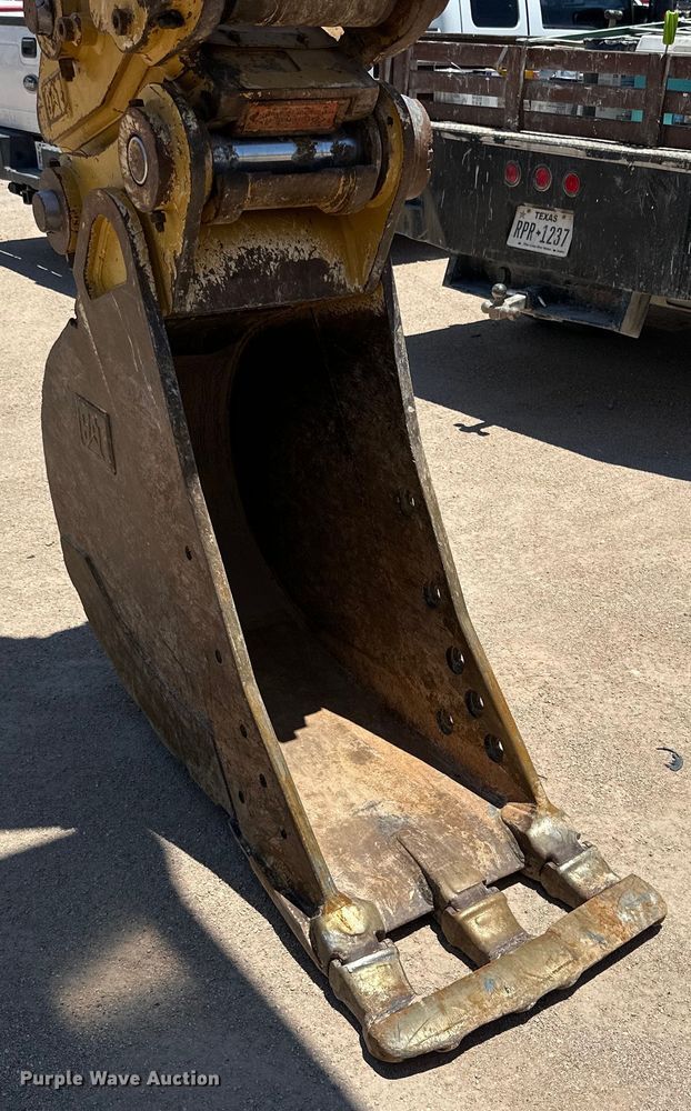 image for item DK6707 2018 Caterpillar  323 excavator