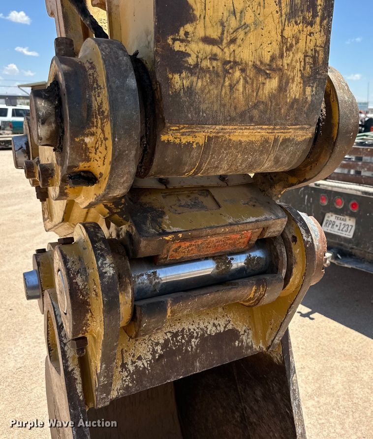 image for item DK6707 2018 Caterpillar  323 excavator