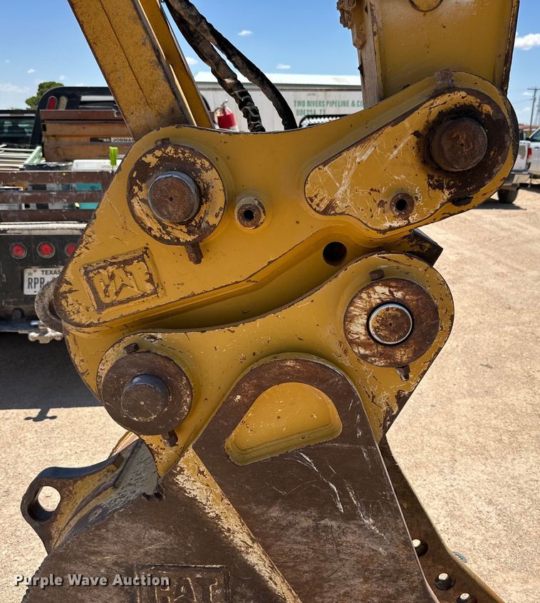 image for item DK6707 2018 Caterpillar  323 excavator