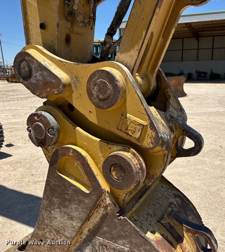 image for item DK6707 2018 Caterpillar  323 excavator