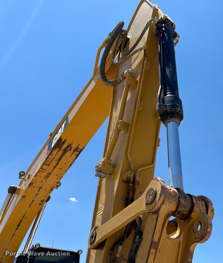 image for item DK6707 2018 Caterpillar  323 excavator