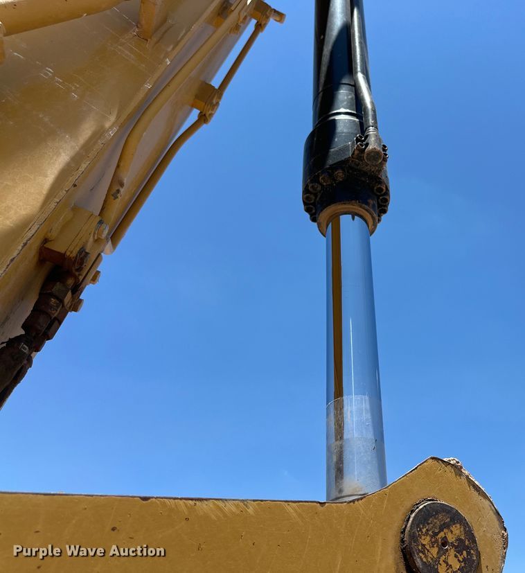 image for item DK6707 2018 Caterpillar  323 excavator