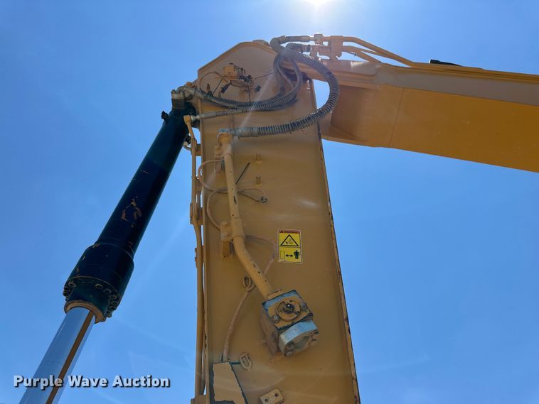 image for item DK6707 2018 Caterpillar  323 excavator