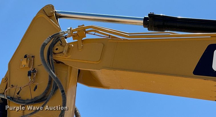 image for item DK6707 2018 Caterpillar  323 excavator