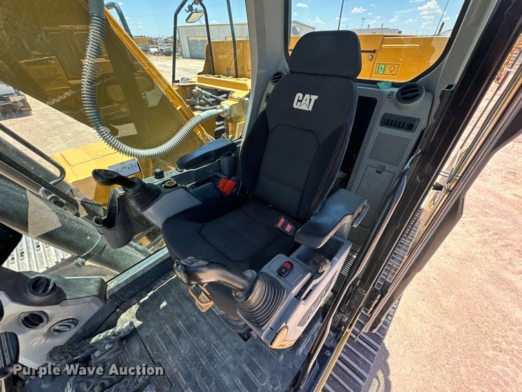 image for item DK6707 2018 Caterpillar  323 excavator