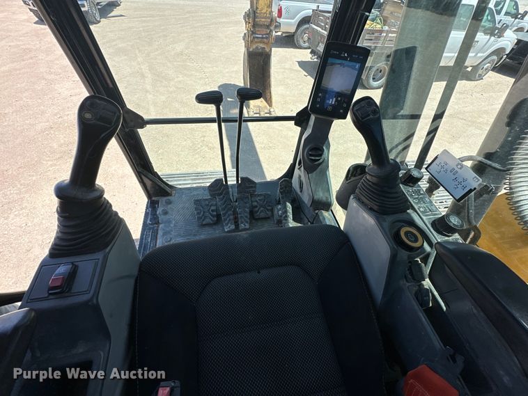 image for item DK6707 2018 Caterpillar  323 excavator