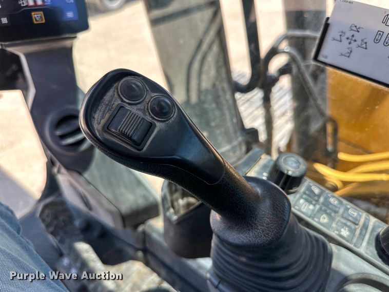 image for item DK6707 2018 Caterpillar  323 excavator