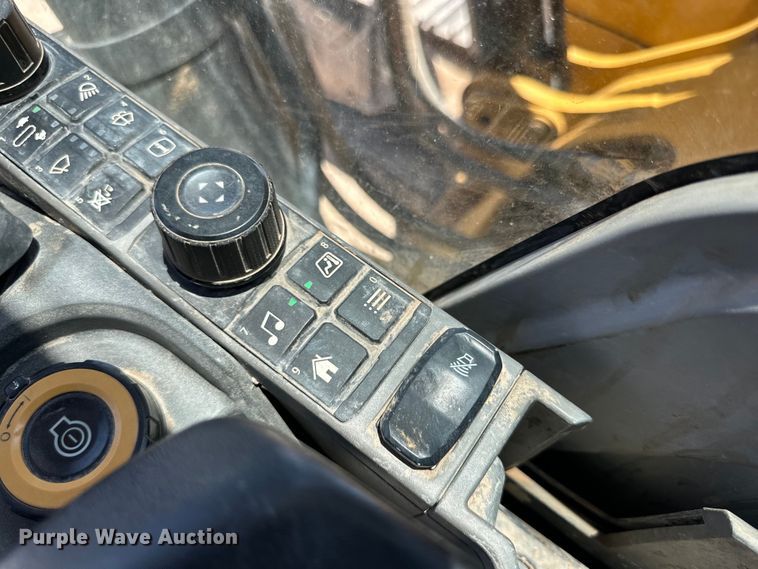 image for item DK6707 2018 Caterpillar  323 excavator