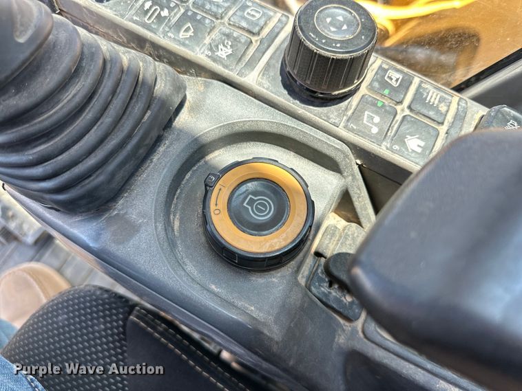 image for item DK6707 2018 Caterpillar  323 excavator