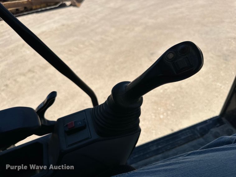 image for item DK6707 2018 Caterpillar  323 excavator