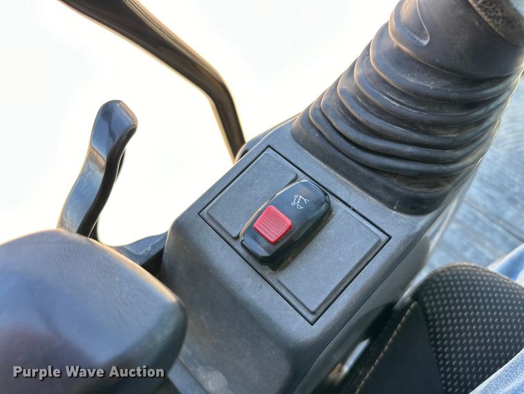 image for item DK6707 2018 Caterpillar  323 excavator