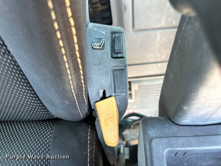 image for item DK6707 2018 Caterpillar  323 excavator