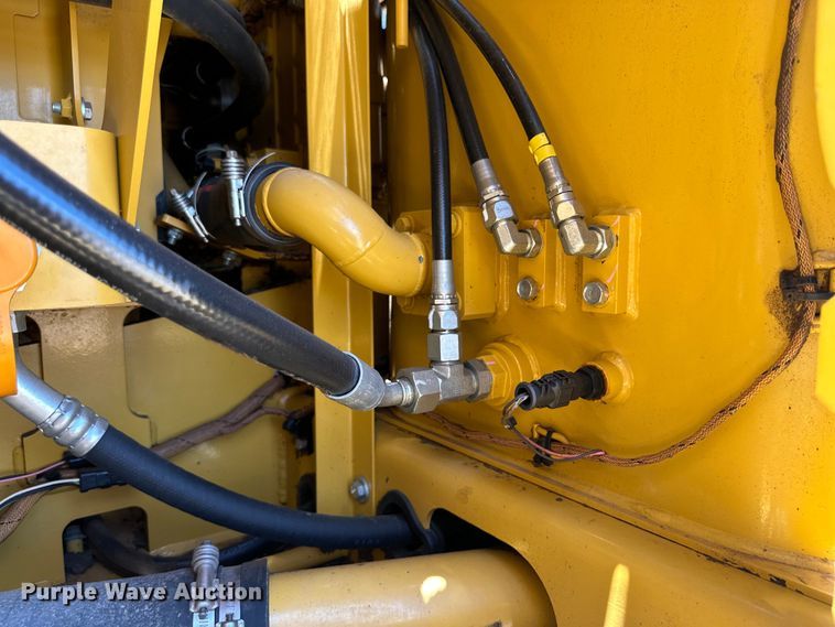 image for item DK6707 2018 Caterpillar  323 excavator