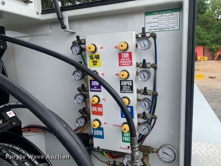 image for item DM7908 2015 Thunder Creek SLT715 Custom lube trailer