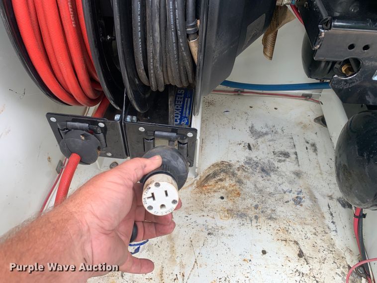 image for item DM7908 2015 Thunder Creek SLT715 Custom lube trailer