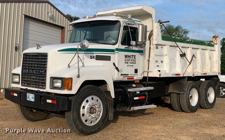 image for item DM7933 2002 Mack  CH613 dump truck