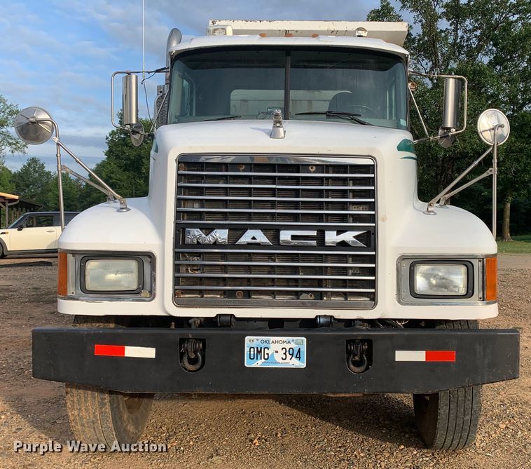 image for item DM7933 2002 Mack  CH613 dump truck