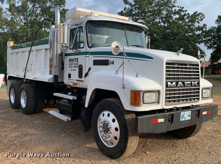 image for item DM7933 2002 Mack  CH613 dump truck