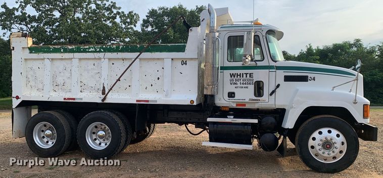 image for item DM7933 2002 Mack  CH613 dump truck