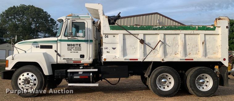 image for item DM7933 2002 Mack  CH613 dump truck
