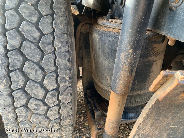 image for item DM7933 2002 Mack  CH613 dump truck