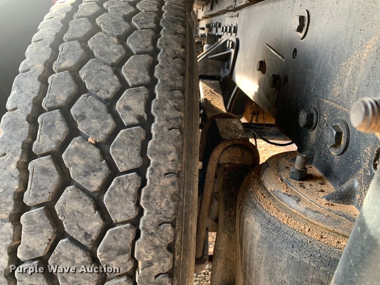 image for item DM7933 2002 Mack  CH613 dump truck