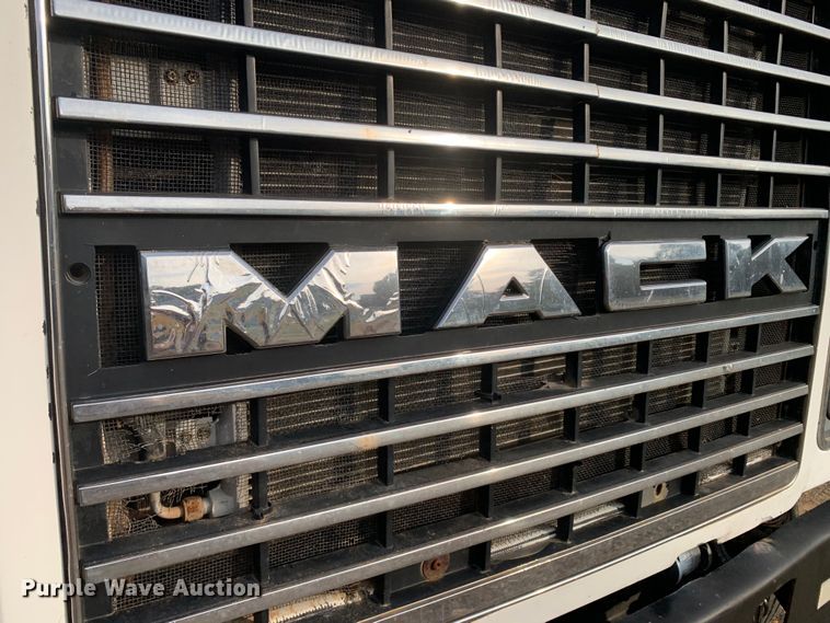 image for item DM7933 2002 Mack  CH613 dump truck