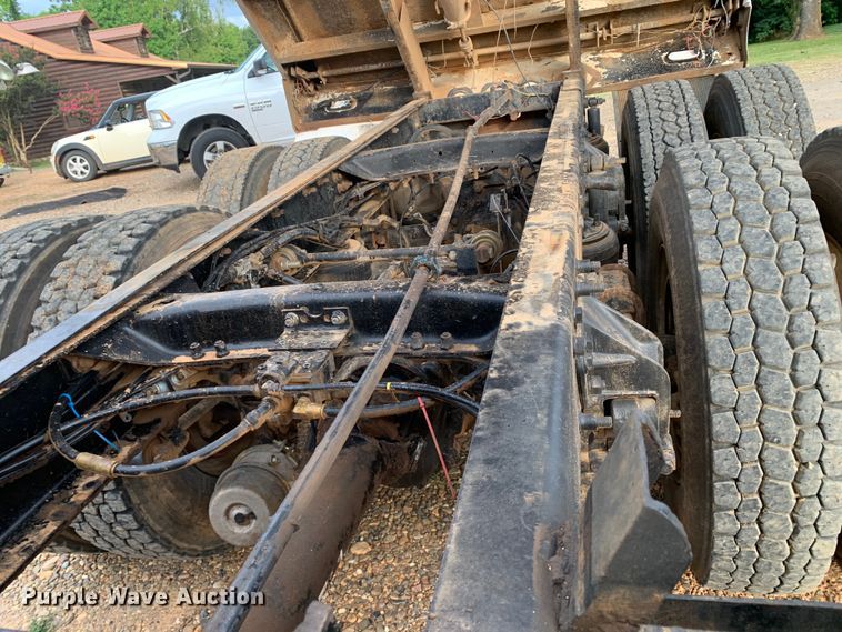 image for item DM7933 2002 Mack  CH613 dump truck