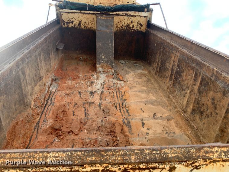 image for item DM7933 2002 Mack  CH613 dump truck