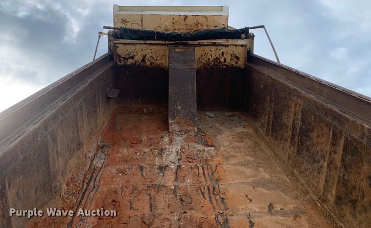 image for item DM7933 2002 Mack  CH613 dump truck