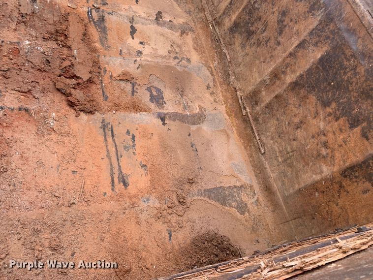 image for item DM7933 2002 Mack  CH613 dump truck