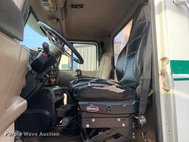 image for item DM7933 2002 Mack  CH613 dump truck