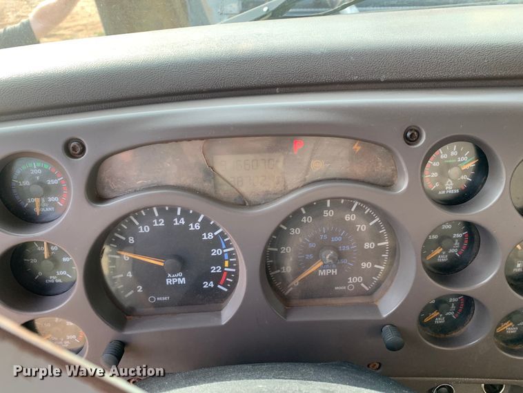 image for item DM7933 2002 Mack  CH613 dump truck