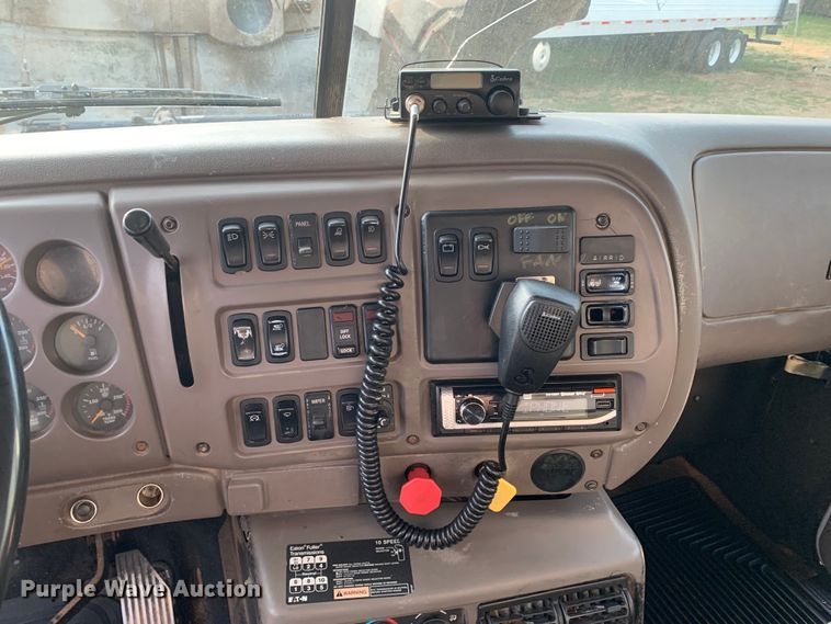 image for item DM7933 2002 Mack  CH613 dump truck