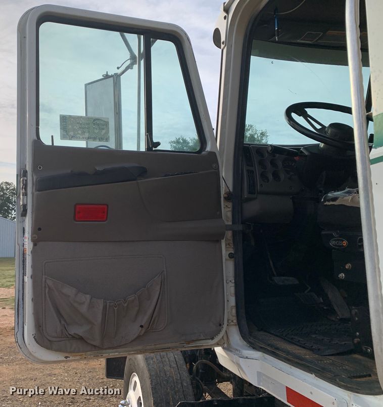 image for item DM7933 2002 Mack  CH613 dump truck