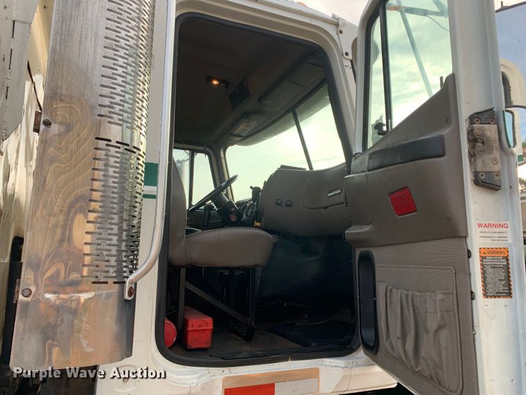 image for item DM7933 2002 Mack  CH613 dump truck