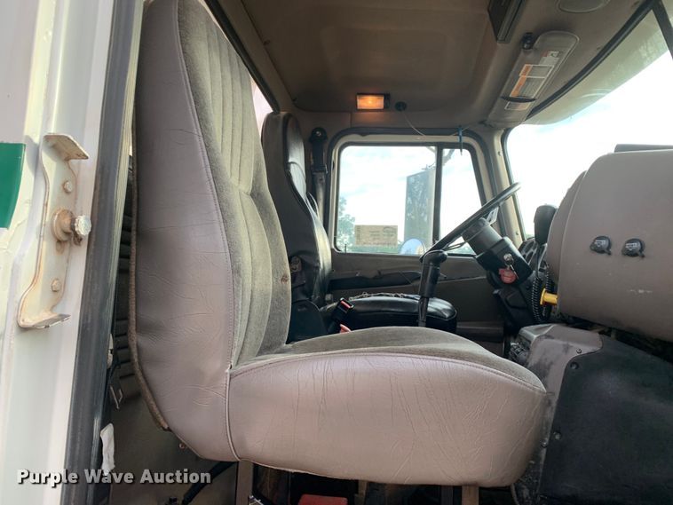 image for item DM7933 2002 Mack  CH613 dump truck