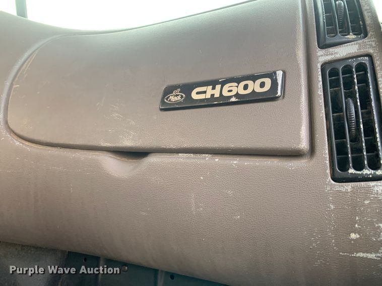 image for item DM7933 2002 Mack  CH613 dump truck