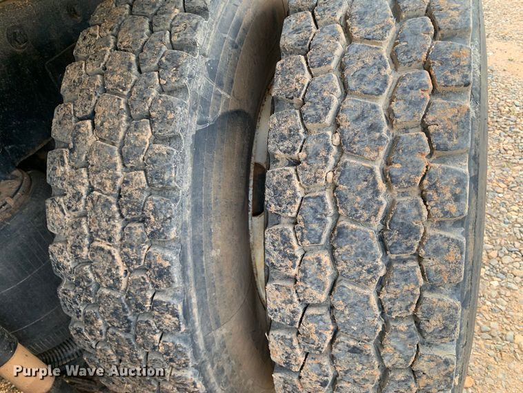 image for item DM7933 2002 Mack  CH613 dump truck