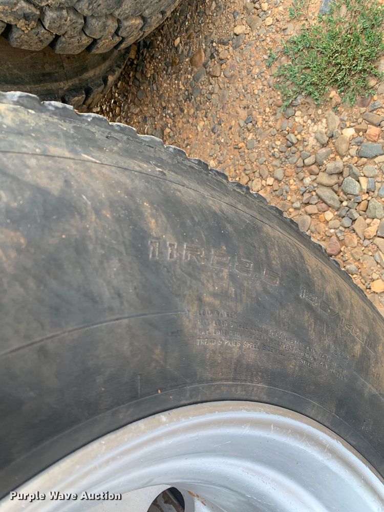 image for item DM7933 2002 Mack  CH613 dump truck