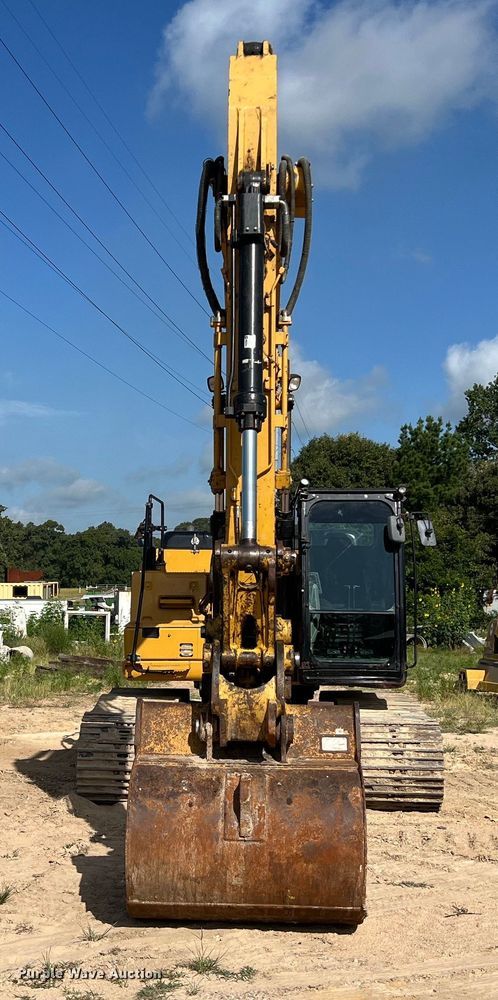 image for item DO2465 2017 Caterpillar 323F L excavator