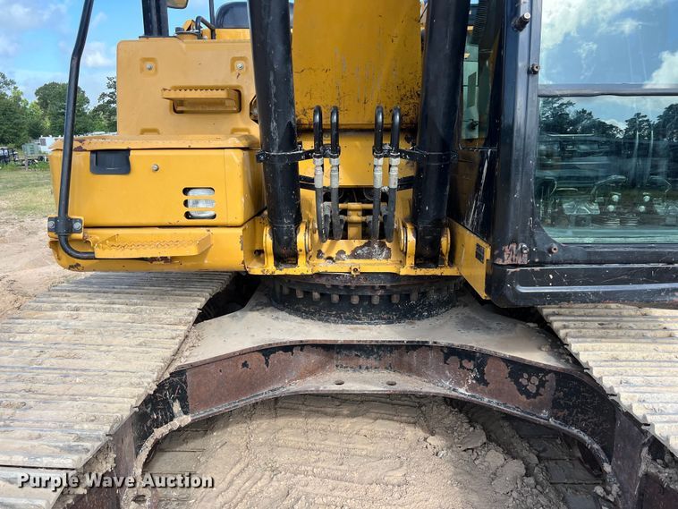 image for item DO2465 2017 Caterpillar 323F L excavator
