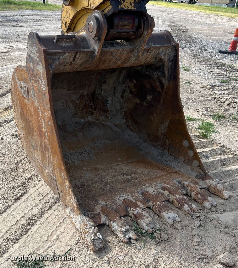 image for item DO2465 2017 Caterpillar 323F L excavator