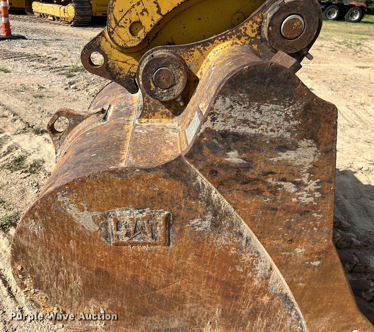 image for item DO2465 2017 Caterpillar 323F L excavator
