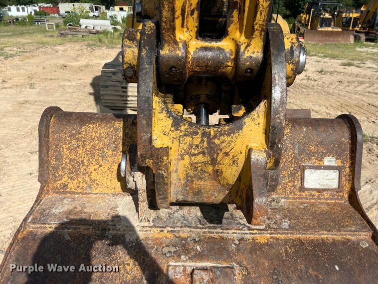 image for item DO2465 2017 Caterpillar 323F L excavator