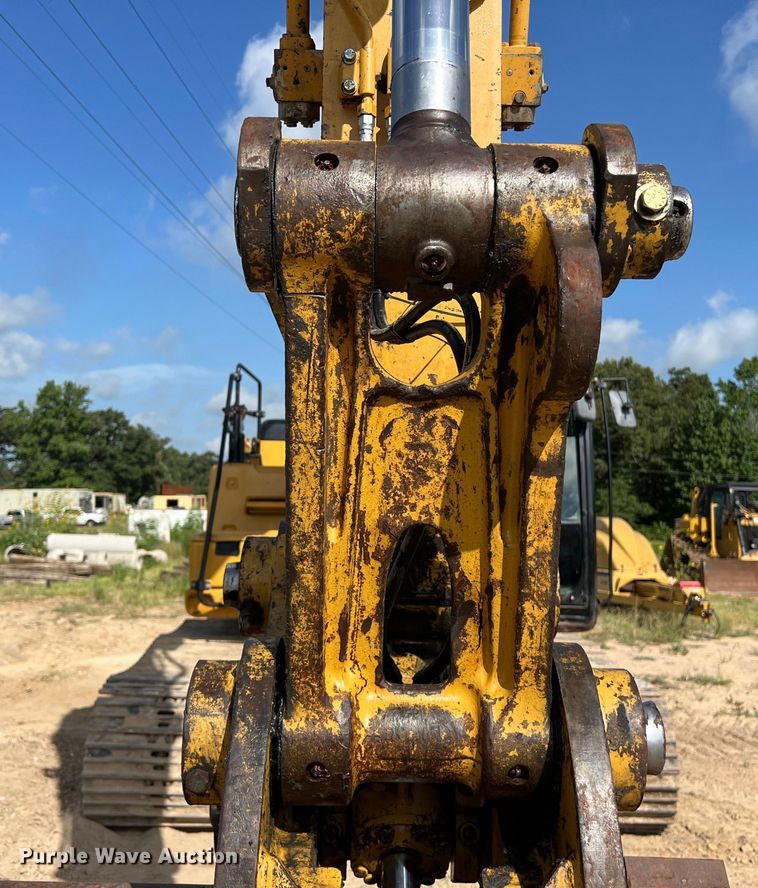 image for item DO2465 2017 Caterpillar 323F L excavator