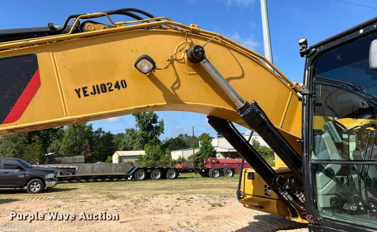 image for item DO2465 2017 Caterpillar 323F L excavator